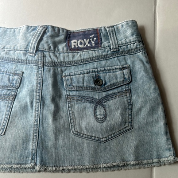 Roxy Denim Mini Skirt - Size 9 - Light Wash Frayed Hem - Picture 16 of 16